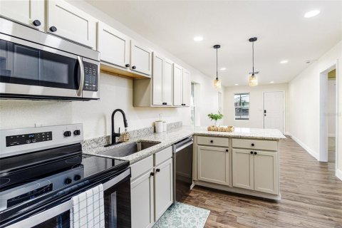 House in Lakeland, Florida 3 bedrooms, 82.87 sq.m. № 1773985 - photo 5