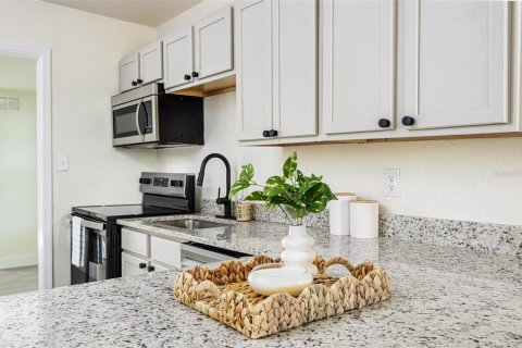 House in Lakeland, Florida 3 bedrooms, 82.87 sq.m. № 1773985 - photo 10