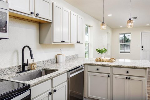 House in Lakeland, Florida 3 bedrooms, 82.87 sq.m. № 1773985 - photo 8