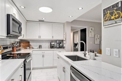Condo in Tampa, Florida, 2 bedrooms  № 1198869 - photo 9