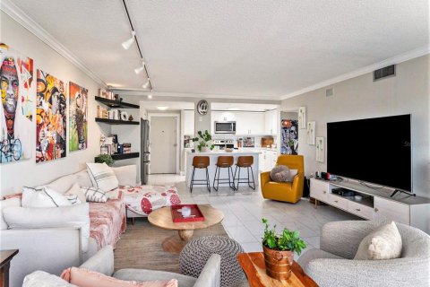Condo in Tampa, Florida, 2 bedrooms  № 1198869 - photo 8