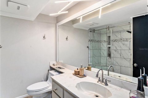 Condo in Tampa, Florida, 2 bedrooms  № 1198869 - photo 13