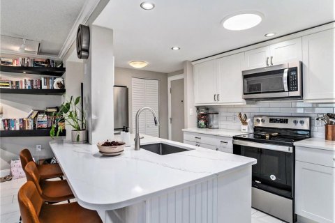 Condo in Tampa, Florida, 2 bedrooms  № 1198869 - photo 10