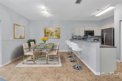 Condo in Miramar, Florida, 3 bedrooms  № 1979754 - photo 4