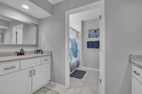 Townhouse in Longboat Key, Florida 2 bedrooms, 133.78 sq.m. № 2216867 - photo 19