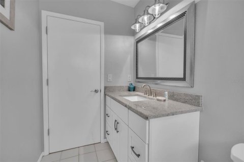 Townhouse in Longboat Key, Florida 2 bedrooms, 133.78 sq.m. № 2216867 - photo 23