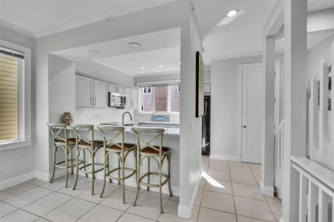 Townhouse in Longboat Key, Florida 2 bedrooms, 133.78 sq.m. № 2216867 - photo 5