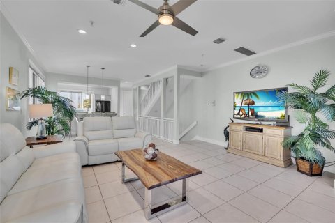 Townhouse in Longboat Key, Florida 2 bedrooms, 133.78 sq.m. № 2216867 - photo 3