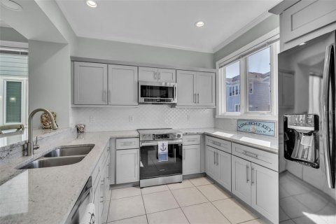 Townhouse in Longboat Key, Florida 2 bedrooms, 133.78 sq.m. № 2216867 - photo 10