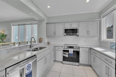 Townhouse in Longboat Key, Florida 2 bedrooms, 133.78 sq.m. № 2216867 - photo 9