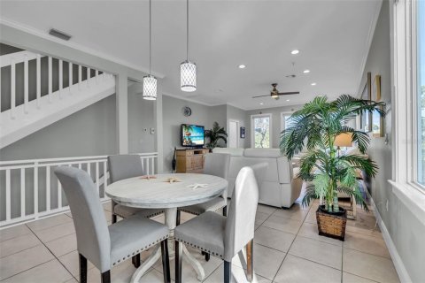 Townhouse in Longboat Key, Florida 2 bedrooms, 133.78 sq.m. № 2216867 - photo 4