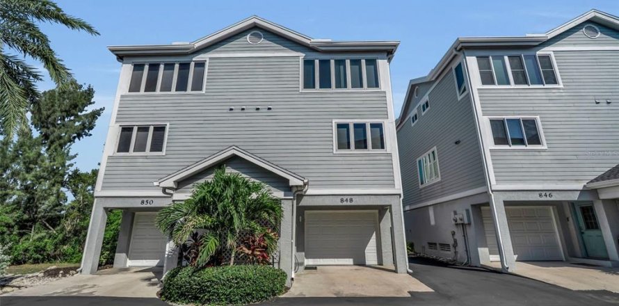 Townhouse in Longboat Key, Florida 2 bedrooms, 133.78 sq.m. № 2216867