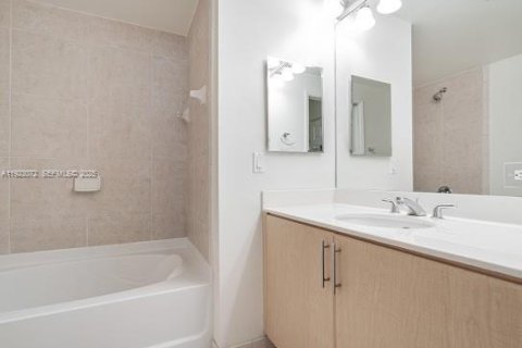 Copropriété à louer à Fort Lauderdale, Floride: 2 chambres, 111.11 m2 № 1976795 - photo 18