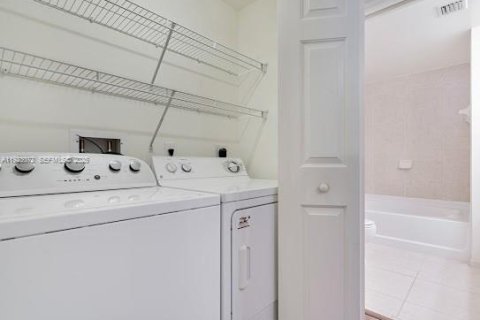 Copropriété à louer à Fort Lauderdale, Floride: 2 chambres, 111.11 m2 № 1976795 - photo 19