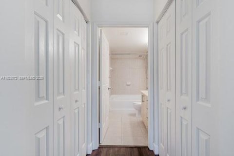 Copropriété à louer à Fort Lauderdale, Floride: 2 chambres, 111.11 m2 № 1976795 - photo 17