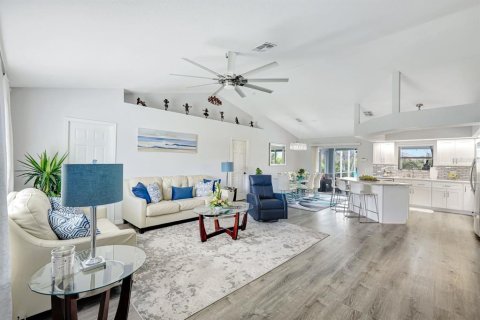 House in Cape Coral, Florida 4 bedrooms, 159.05 sq.m. № 1776864 - photo 4