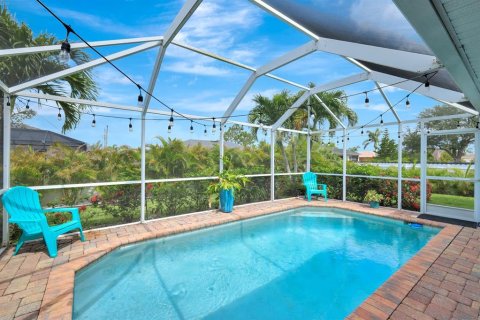 House in Cape Coral, Florida 4 bedrooms, 159.05 sq.m. № 1776864 - photo 2