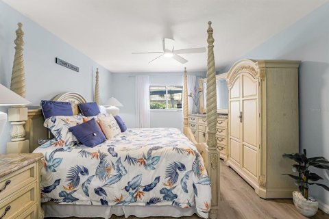 House in Cape Coral, Florida 4 bedrooms, 159.05 sq.m. № 1776864 - photo 6