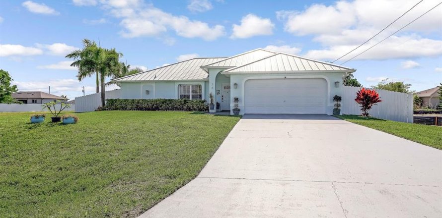 House in Cape Coral, Florida 4 bedrooms, 159.05 sq.m. № 1776864