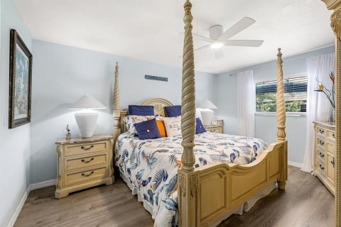 House in Cape Coral, Florida 4 bedrooms, 159.05 sq.m. № 1776864 - photo 22