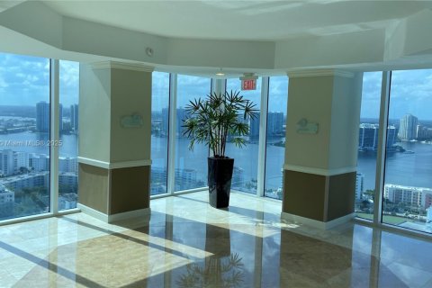 Condo in Sunny Isles Beach, Florida, 1 bedroom  № 1713924 - photo 11