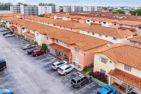 Copropriété à louer à Hialeah Gardens, Floride: 2 chambres, 80.82 m2 № 1987955 - photo 4