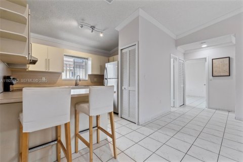 Copropriété à louer à Hialeah Gardens, Floride: 2 chambres, 80.82 m2 № 1987955 - photo 14