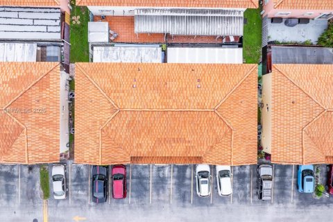 Copropriété à louer à Hialeah Gardens, Floride: 2 chambres, 80.82 m2 № 1987955 - photo 10