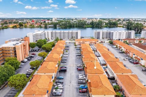 Copropriété à louer à Hialeah Gardens, Floride: 2 chambres, 80.82 m2 № 1987955 - photo 6