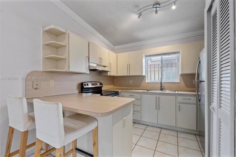 Copropriété à louer à Hialeah Gardens, Floride: 2 chambres, 80.82 m2 № 1987955 - photo 15