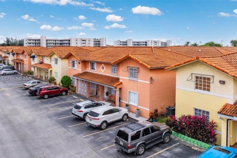 Copropriété à louer à Hialeah Gardens, Floride: 2 chambres, 80.82 m2 № 1987955 - photo 3