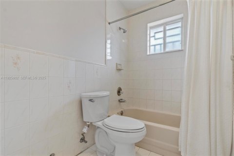 Copropriété à louer à Hialeah Gardens, Floride: 2 chambres, 80.82 m2 № 1987955 - photo 29