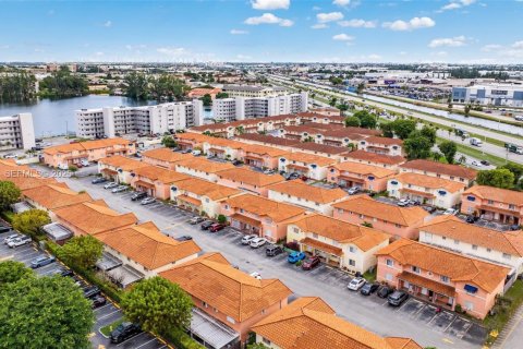 Copropriété à louer à Hialeah Gardens, Floride: 2 chambres, 80.82 m2 № 1987955 - photo 7