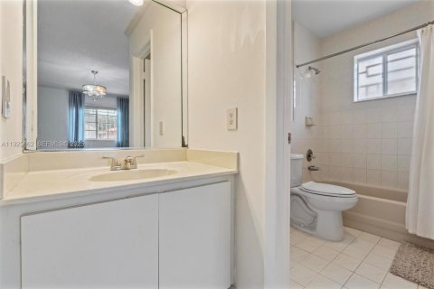 Copropriété à louer à Hialeah Gardens, Floride: 2 chambres, 80.82 m2 № 1987955 - photo 28