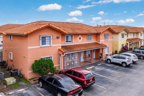 Copropriété à louer à Hialeah Gardens, Floride: 2 chambres, 80.82 m2 № 1987955 - photo 2