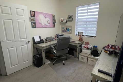 Touwnhouse à vendre à Hialeah, Floride: 3 chambres, 153.29 m2 № 2171126 - photo 14