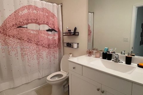 Touwnhouse à vendre à Hialeah, Floride: 3 chambres, 153.29 m2 № 2171126 - photo 13
