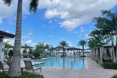 Touwnhouse à vendre à Hialeah, Floride: 3 chambres, 153.29 m2 № 2171126 - photo 19