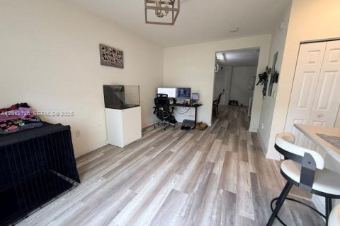 Touwnhouse à vendre à Hialeah, Floride: 3 chambres, 153.29 m2 № 2171126 - photo 6