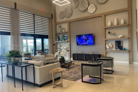 Touwnhouse à vendre à Hialeah, Floride: 3 chambres, 153.29 m2 № 2171126 - photo 17
