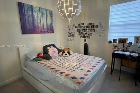 Touwnhouse à vendre à Hialeah, Floride: 3 chambres, 153.29 m2 № 2171126 - photo 12