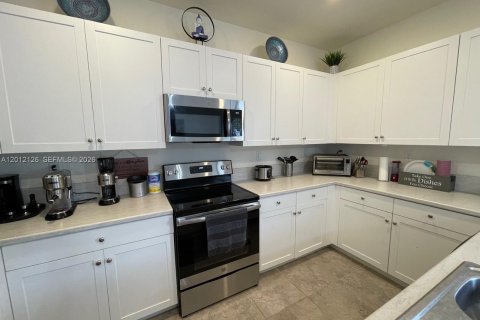 Touwnhouse à vendre à Hialeah, Floride: 3 chambres, 153.29 m2 № 2171126 - photo 8