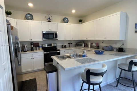 Touwnhouse à vendre à Hialeah, Floride: 3 chambres, 153.29 m2 № 2171126 - photo 7