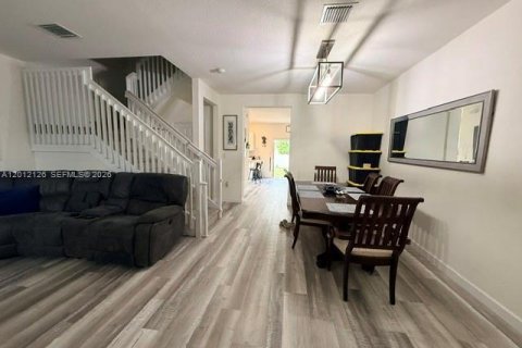 Touwnhouse à vendre à Hialeah, Floride: 3 chambres, 153.29 m2 № 2171126 - photo 3