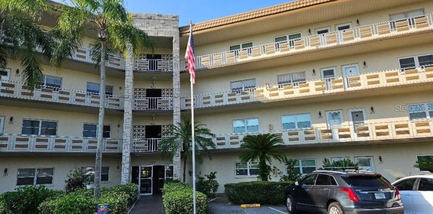 Condominio en Saint Petersburg, Florida, 1 dormitorio  № 1591554