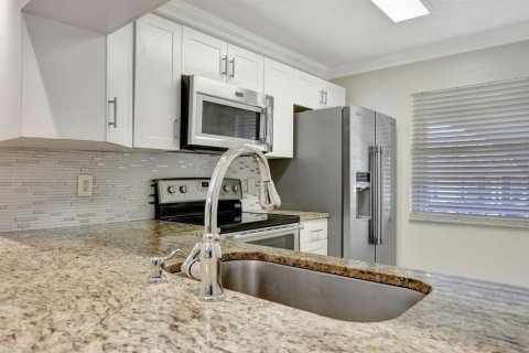 Condo in Coconut Creek, Florida, 1 bedroom  № 2259770 - photo 4