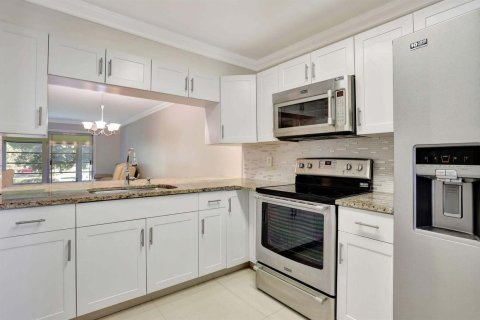 Condo in Coconut Creek, Florida, 1 bedroom  № 2259770 - photo 2