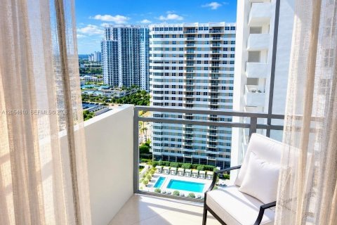 Condo in Hallandale Beach, Florida, 2 bedrooms № 2167930 - photo 20