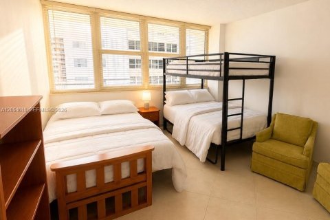 Condo in Hallandale Beach, Florida, 2 bedrooms № 2167930 - photo 25