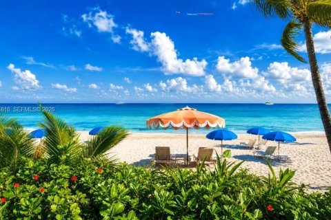 Condo in Hallandale Beach, Florida, 2 bedrooms № 2167930 - photo 7